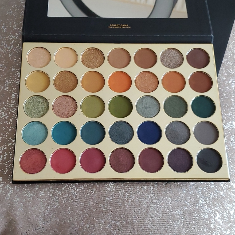 Desert oasis Kara beauty eyeshadow palette